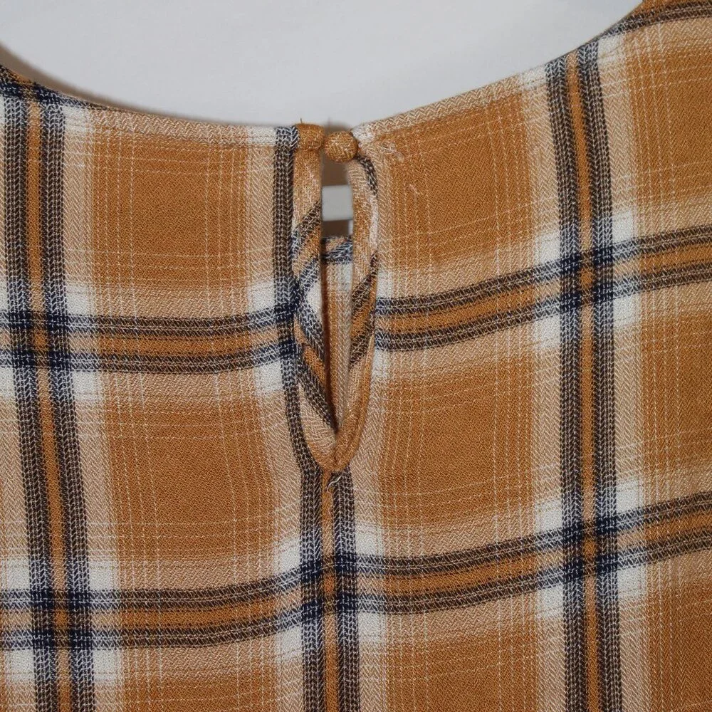 Maurices plaid round neck short ruffle‎ flared sleeves keyhole back closure M
